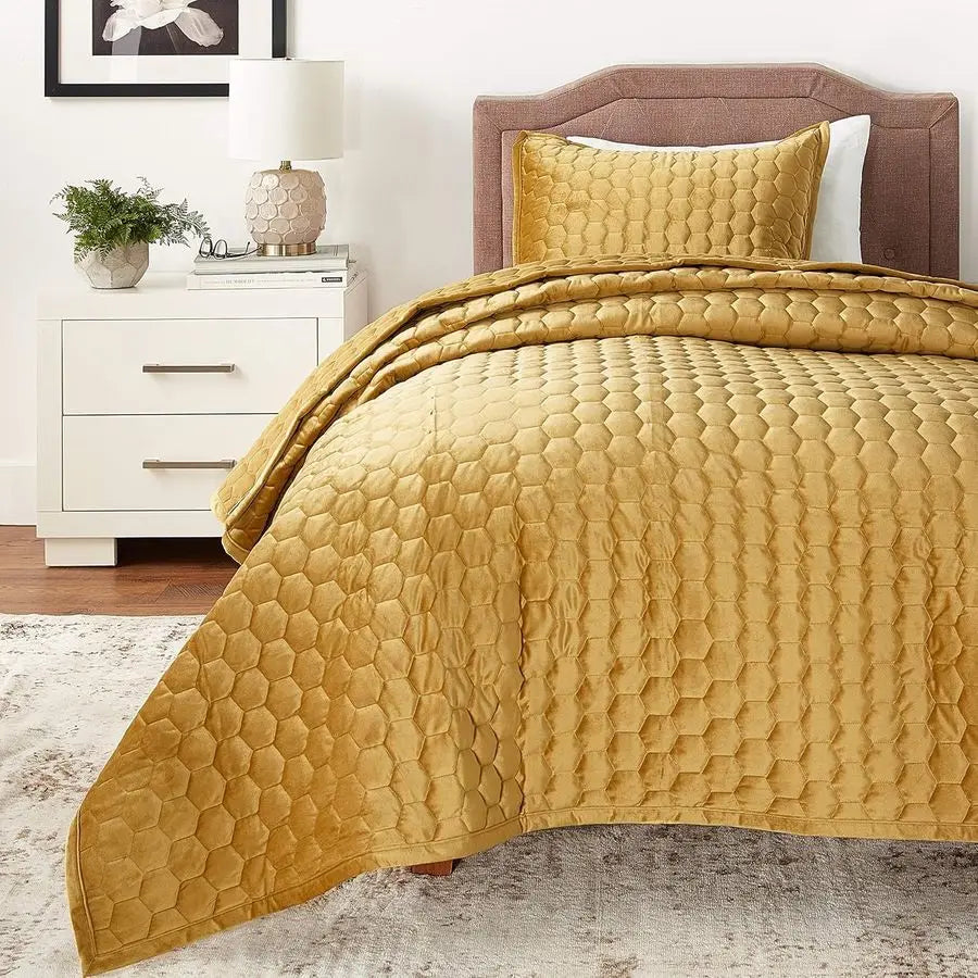 Premium All Season Velvet Quilt Set 3 Piece Comforter Set